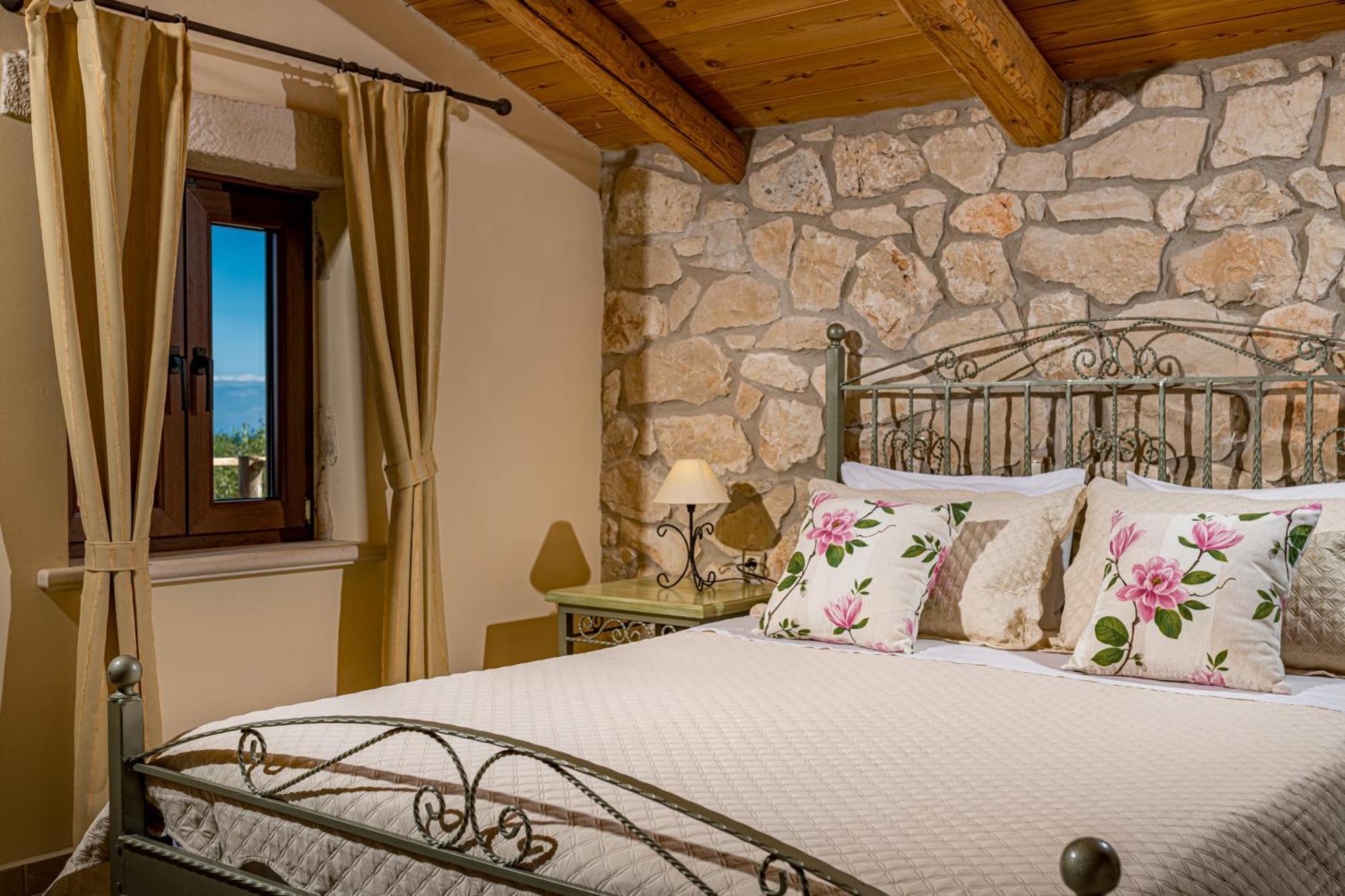 Kymaros Villas Keri Room photo