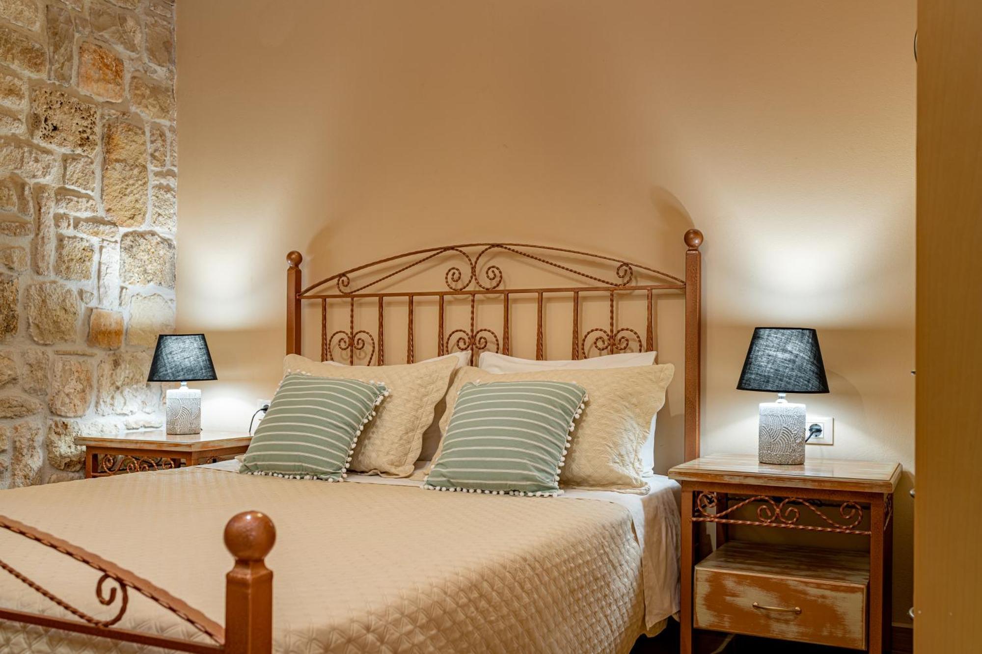 Kymaros Villas Keri Room photo